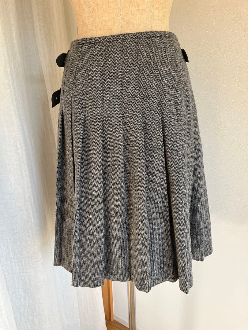 【O'NEIL of DUBLIN】グレー プリーツスカート バックル付き