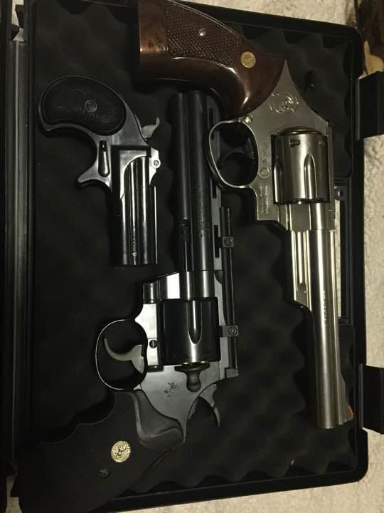 東京マルイ SOCOM Mk23とコルトパイソン.357マグナム