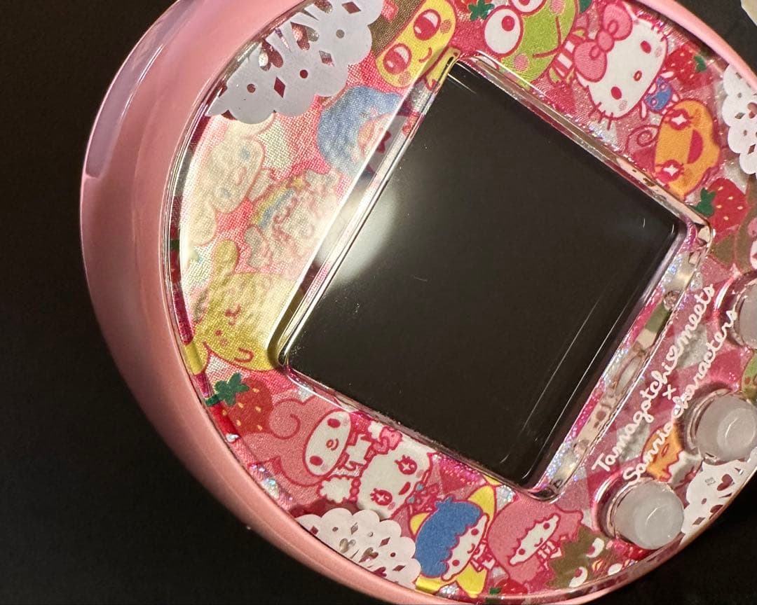 バンダイ　たまごっちみーつ サンリオ ピンク＆ネックストラップ2点セット