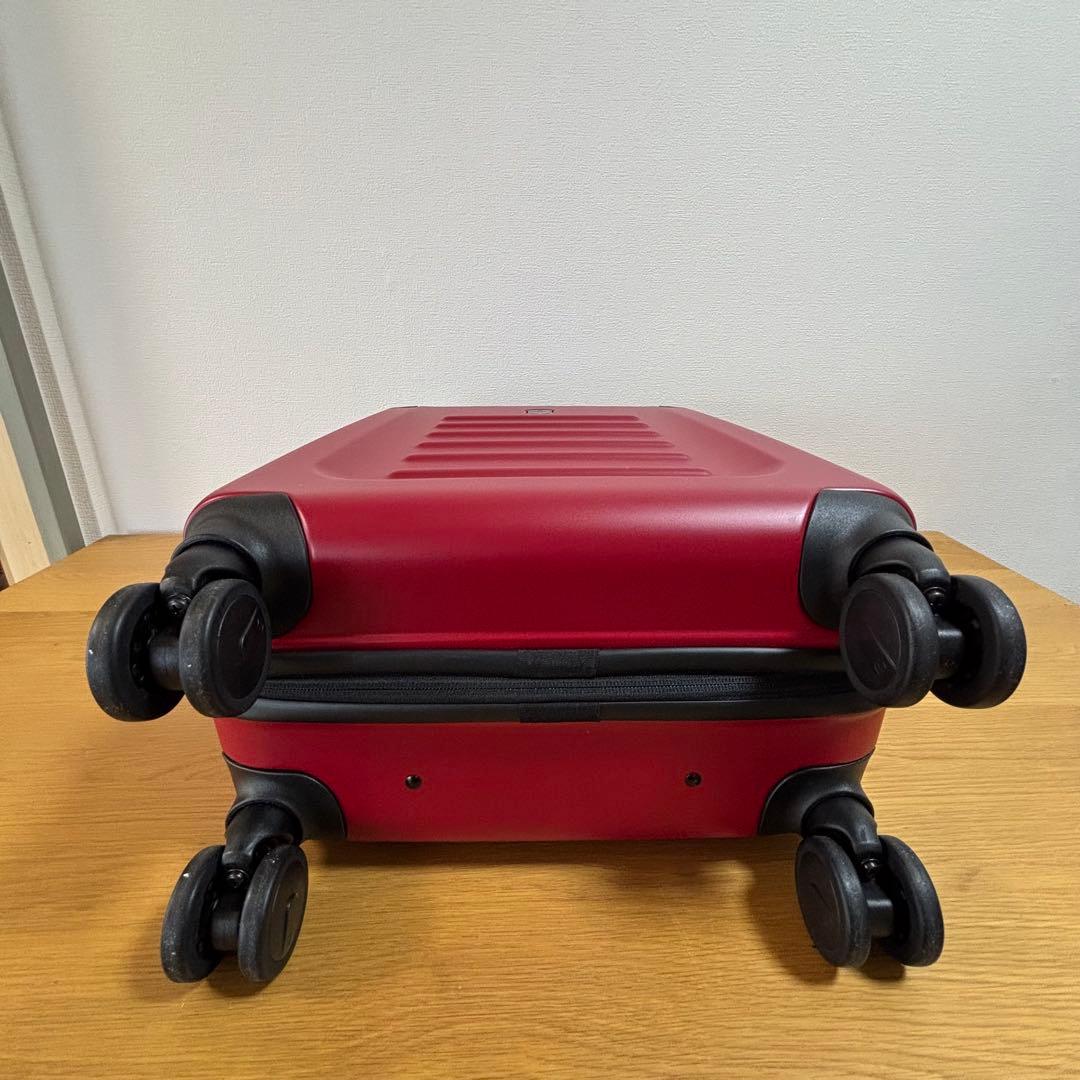 VICTORINOX キャリーケース スーツケース 4輪 レッド 機内持ち込み