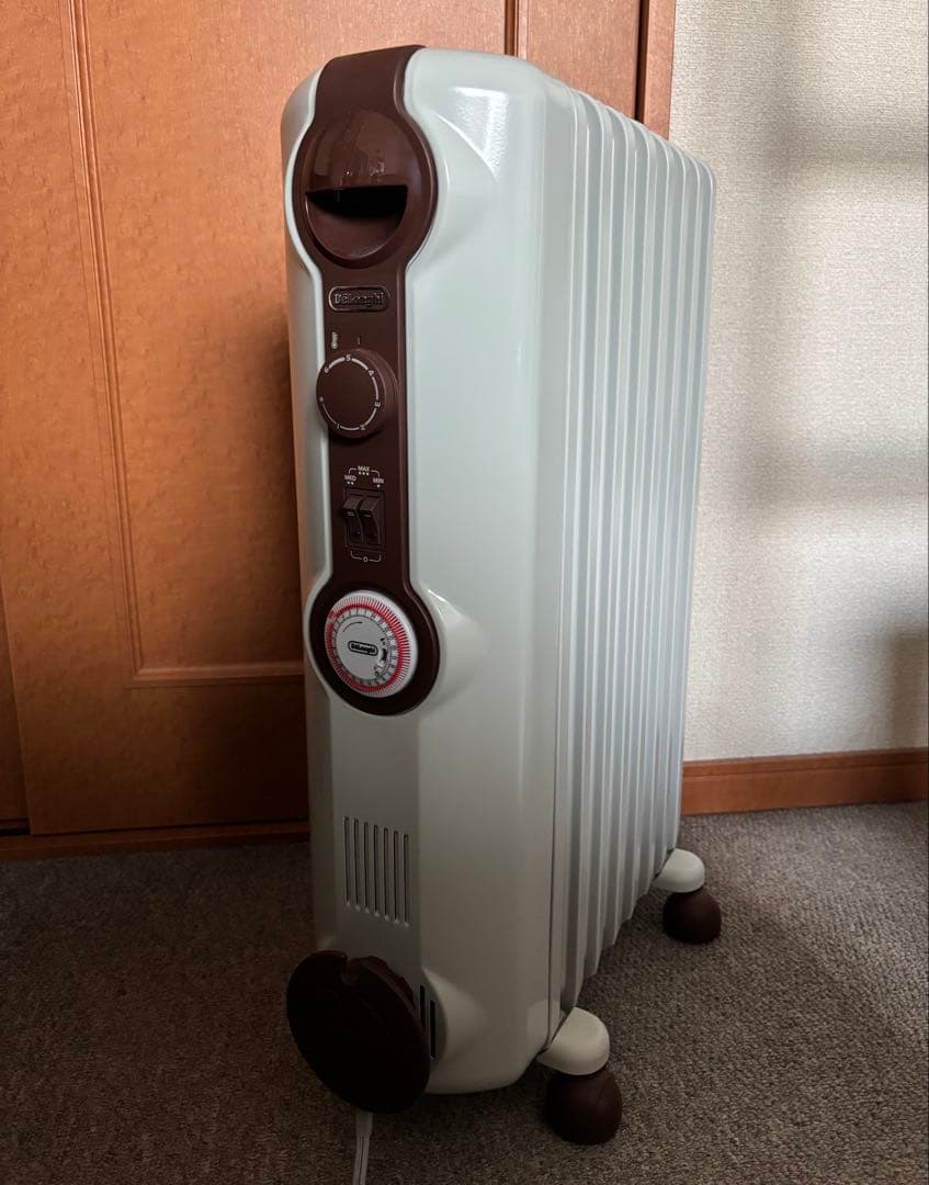 デロンギオイルヒーター RHJ21F1015 Amazon | De'Longhi (デロンギ) オイルヒーター ヴェルティカルド