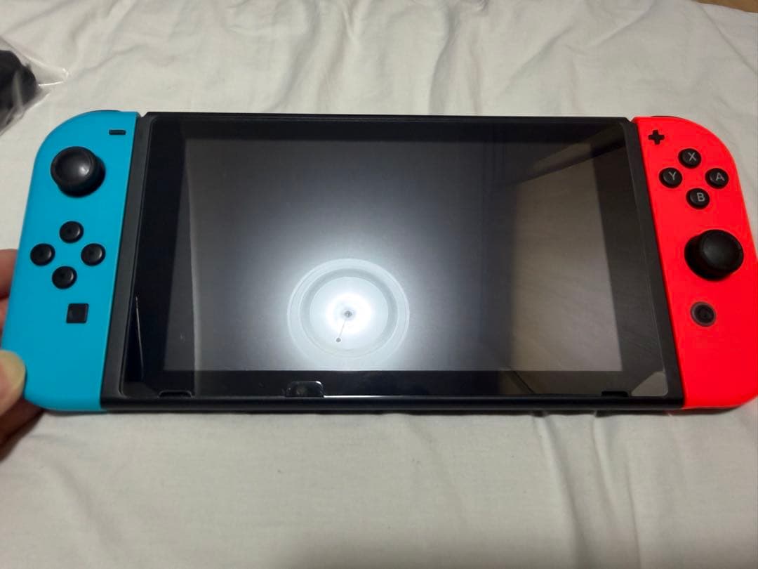 Nintendo Switch 本体　2本のソフト付きネオンブルー・ネオンレッド