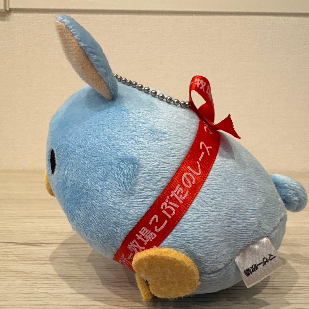 マザー牧場 こぶたのレース景品 水色の豚型ぬいぐるみ チェーン付き