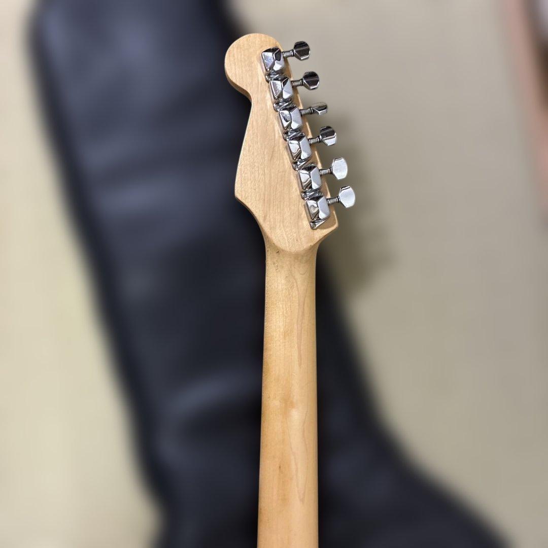 playtechホワイトエレキギター　美品　ケース付き