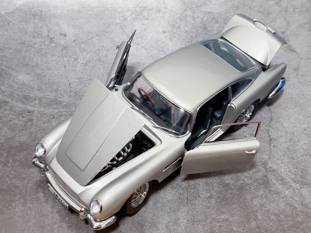 オートアート　1/18 アストンマーチン DB5 007