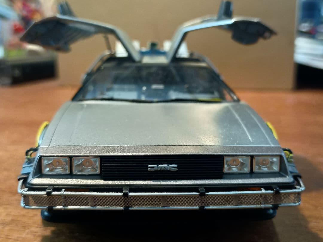 青島文化教材社 デロリアン 1/24 全塗装　完成品　アオシマ