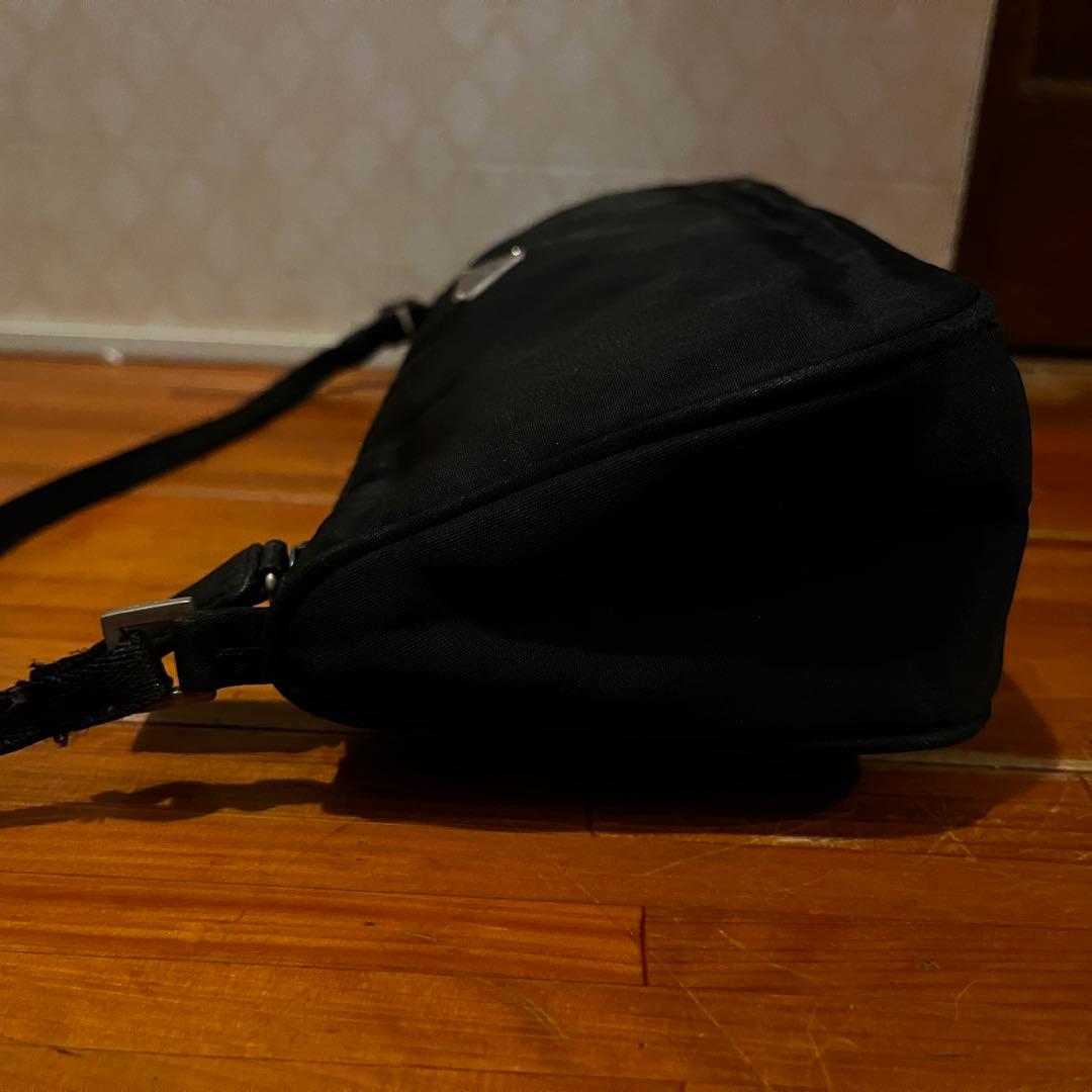 Prada プラダ アクセサリーポーチ ブラック 黒 ナイロン 三角ロゴ