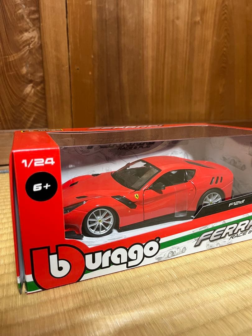 京商 フェラーリ F12tdf burago 1/24 AUTOart
