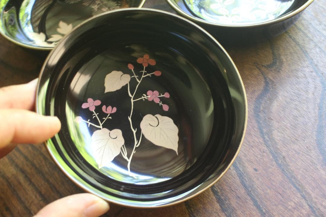 ばら売り可！時代金縁黒漆に優美な草花蒔絵の映える小皿7