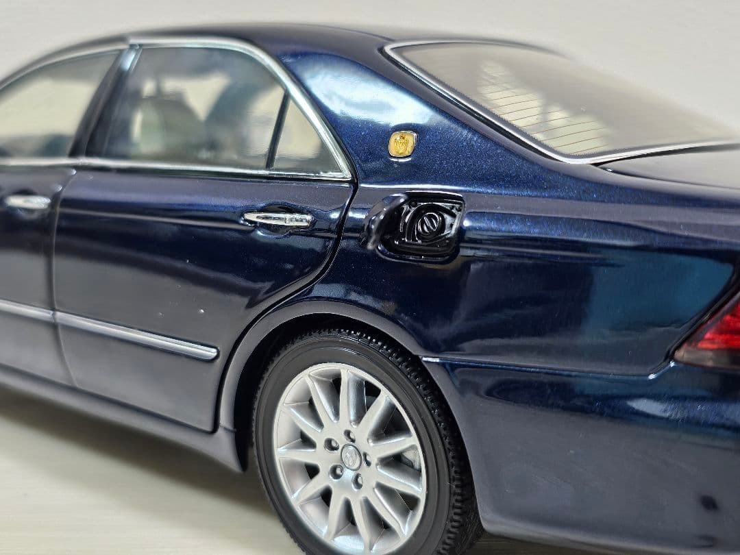 トヨタ 18クラウン ミニカー ダークブルー