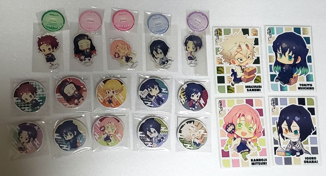 【希少】鬼滅の刃 海外限定 アクリルスタンド 缶バッジ 38点セット 中国 韓国