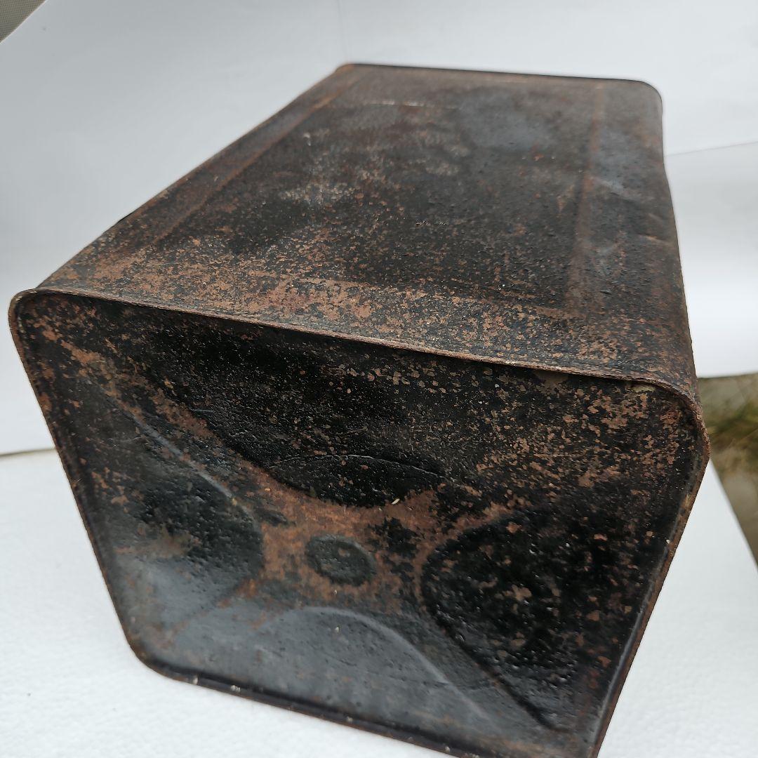 せんべい容器 黒と赤の金属製 せんべい容器 黒と赤の金属製