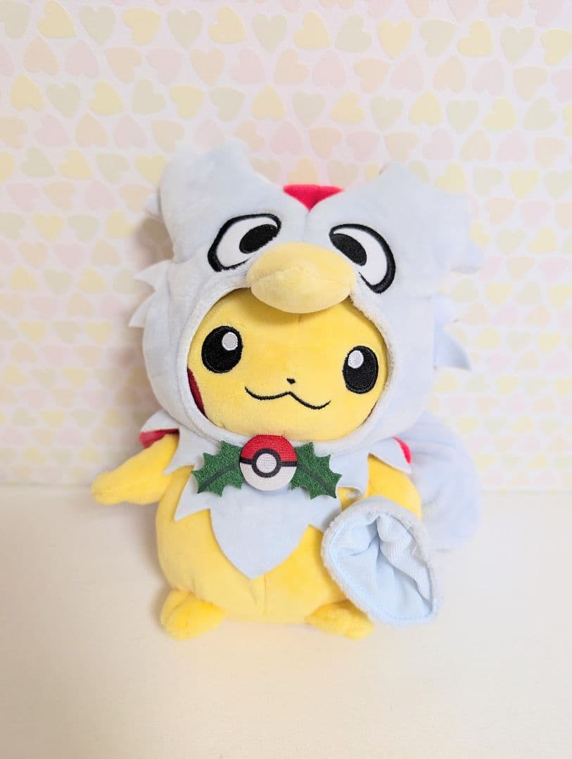 ポケモンセンター】デリバードのポンチョを着たピカチュウぬいぐるみが
