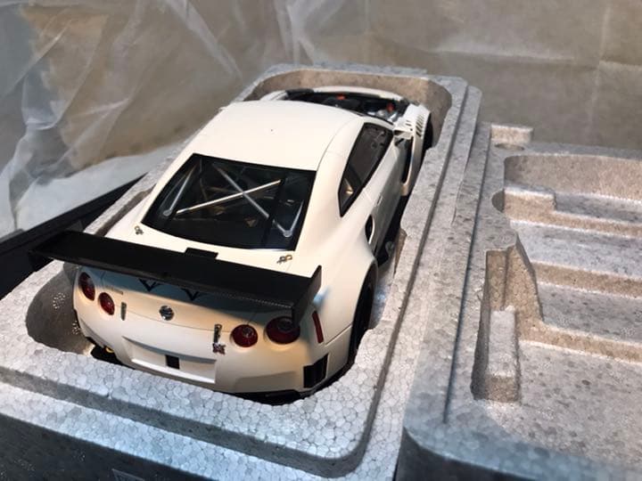 オートアート 81076 1/18 日産GTR FIA GT1 ホワイト