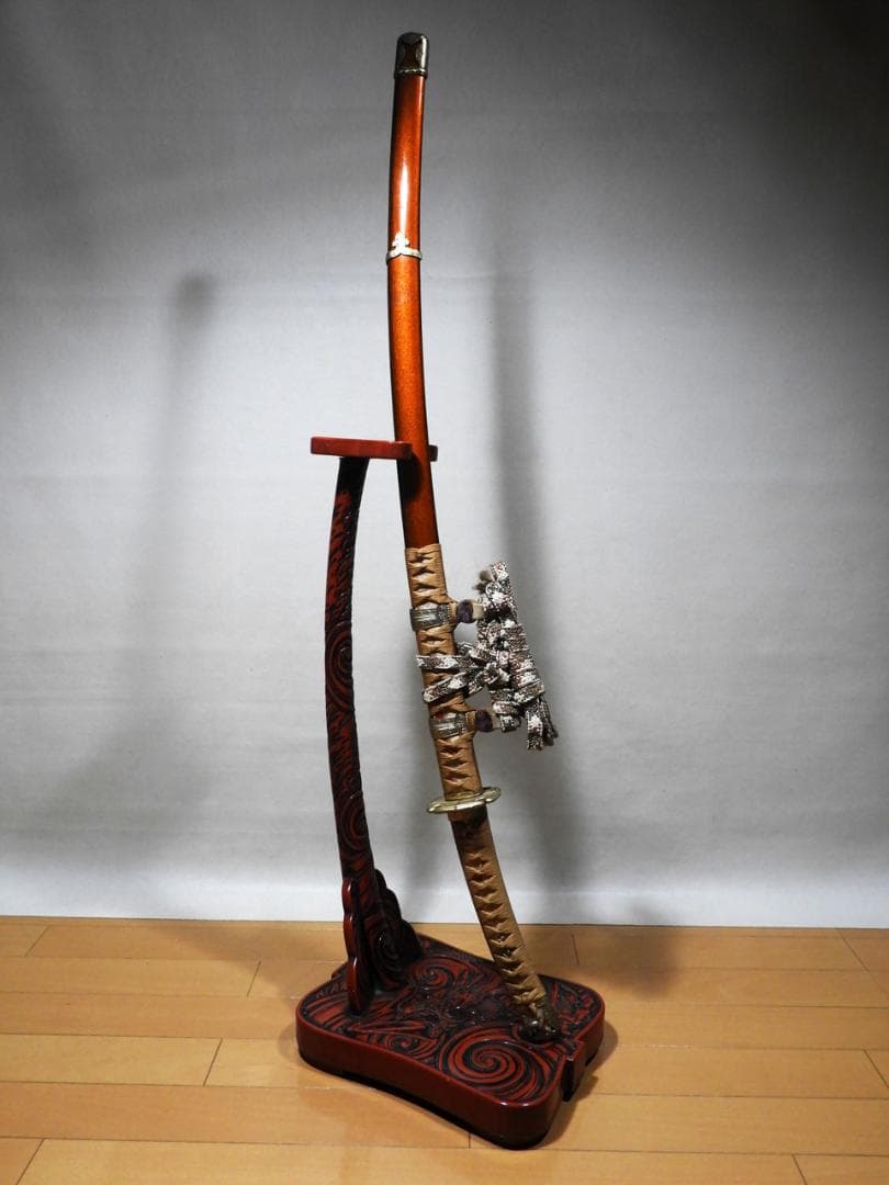 ●模造刀 金梨地 弦葉紋蒔絵糸巻太刀拵 大和刀 湾れ刃 リアル コスプレにも