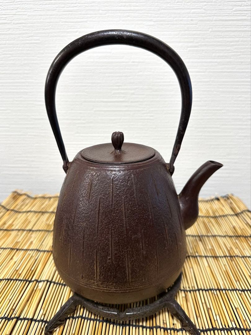 ほぼ未使用品　南部鉄瓶作家 及川 恒作 １５型雨地文 南部鉄瓶 南部鉄器　鉄瓶