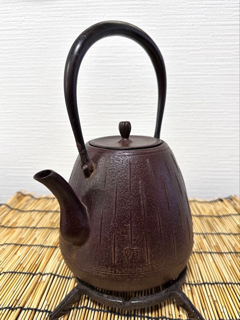 ほぼ未使用品　南部鉄瓶作家 及川 恒作 １５型雨地文 南部鉄瓶 南部鉄器　鉄瓶