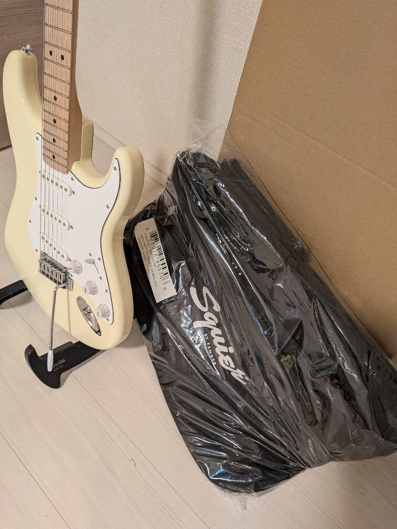 Squier エレキギター ホワイト
