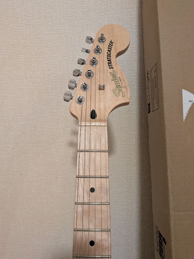 Squier エレキギター ホワイト