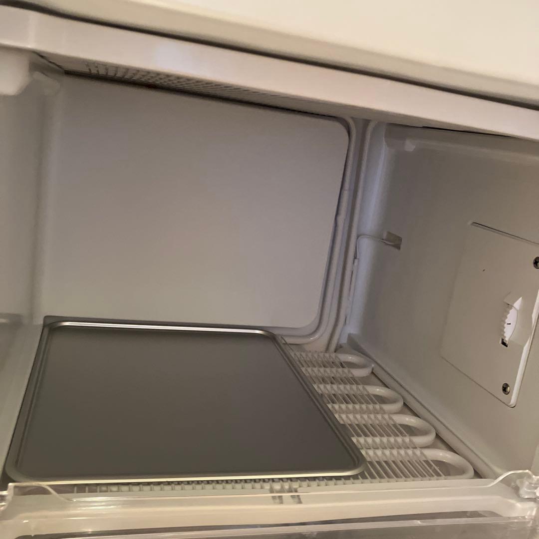 Hisense ノンフロン冷凍庫 HF-A61W 61L