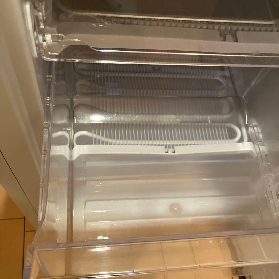 Hisense ノンフロン冷凍庫 HF-A61W 61L