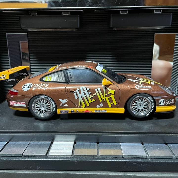 未展示品オートアート1/18Porsche911 GT3 Asia Cap’04