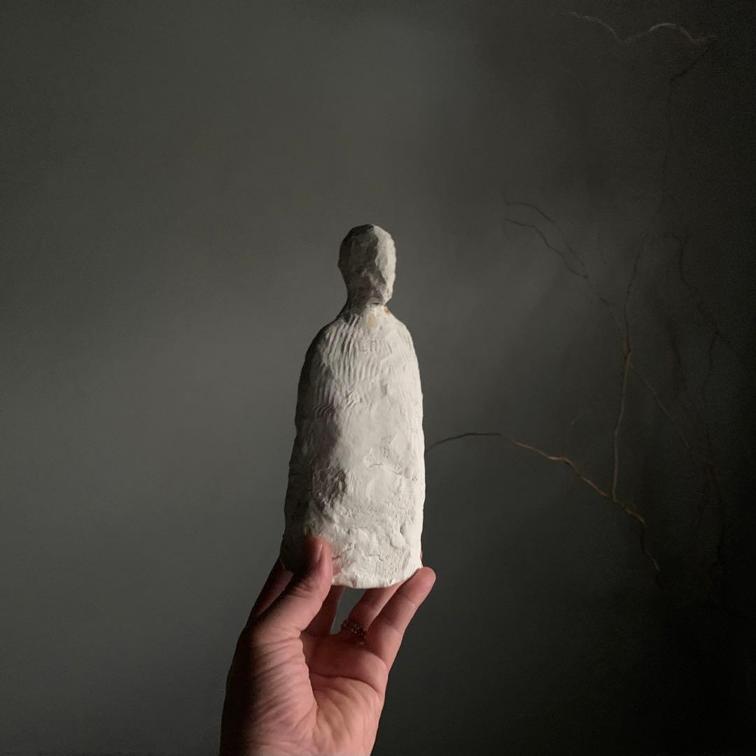 石膏の半身像 現代アート 美術品 立体作品 石塑粘土 オブジェ