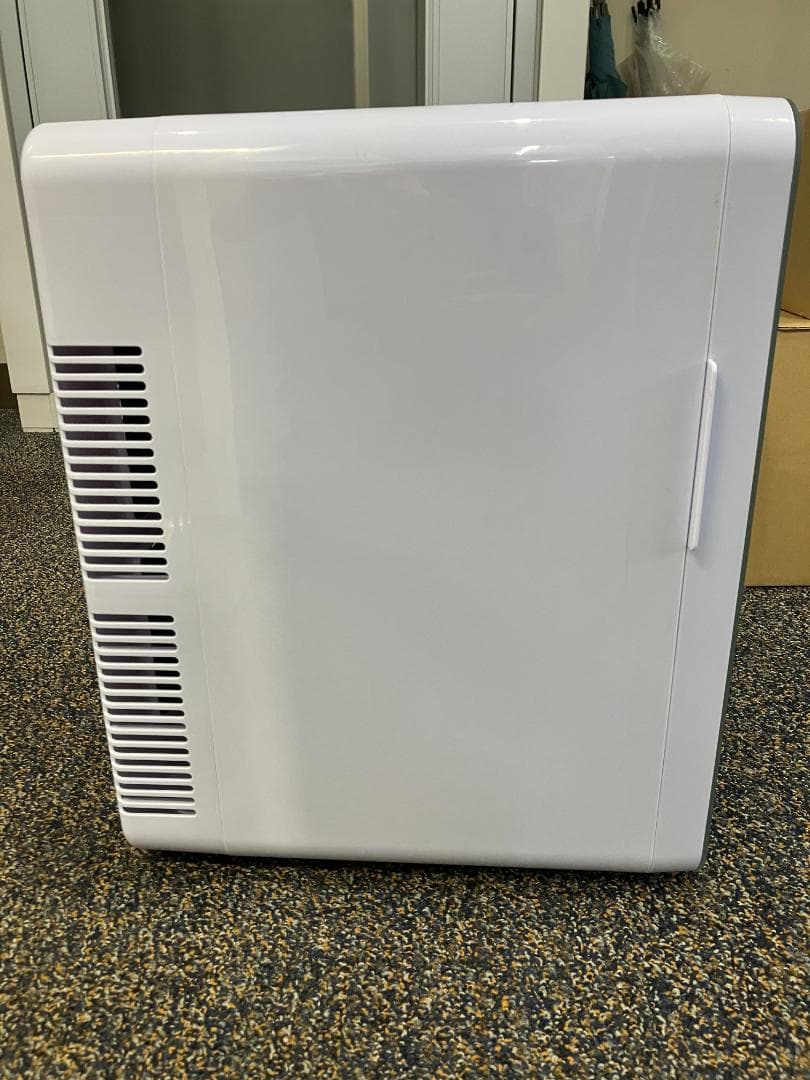 シ*ウ様 【新古品】VERSOS 冷温庫 24L　日本製ダブルペルチェ搭載