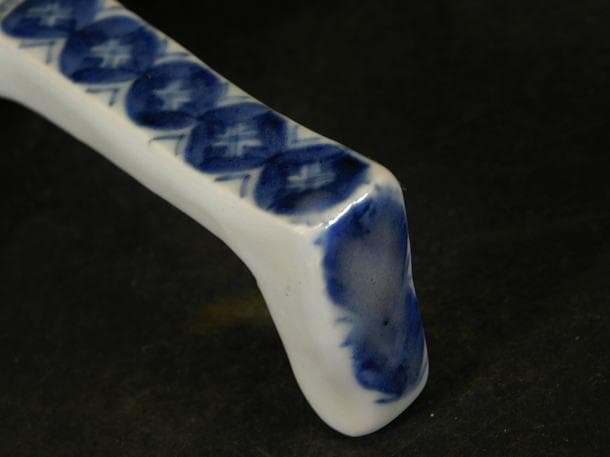 団扇形 岩上花紋 染付 変皿】工芸品 CATEGORY 受注生産品 | 辻