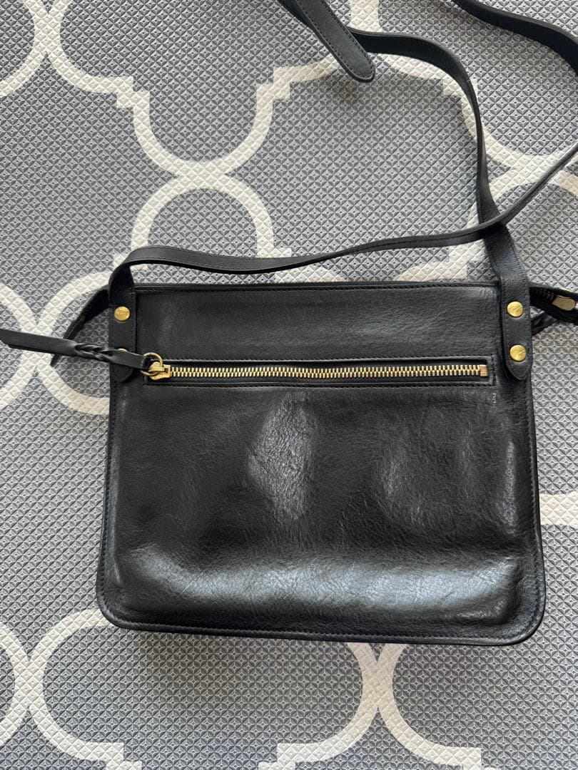 【美品】イルビゾンテ IL BISONTE ショルダーバッグ ロゴ型押し 本革