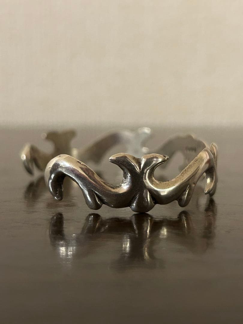 アクセサリー Vintage Navajo Sand Cast Bangle starring