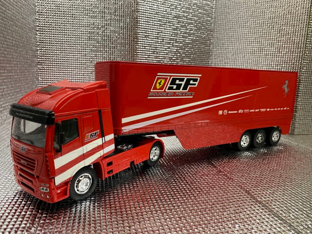 【約50㌢F1 フェラーリ　トランスポーター　スクーデリアフェラーリ1/32】