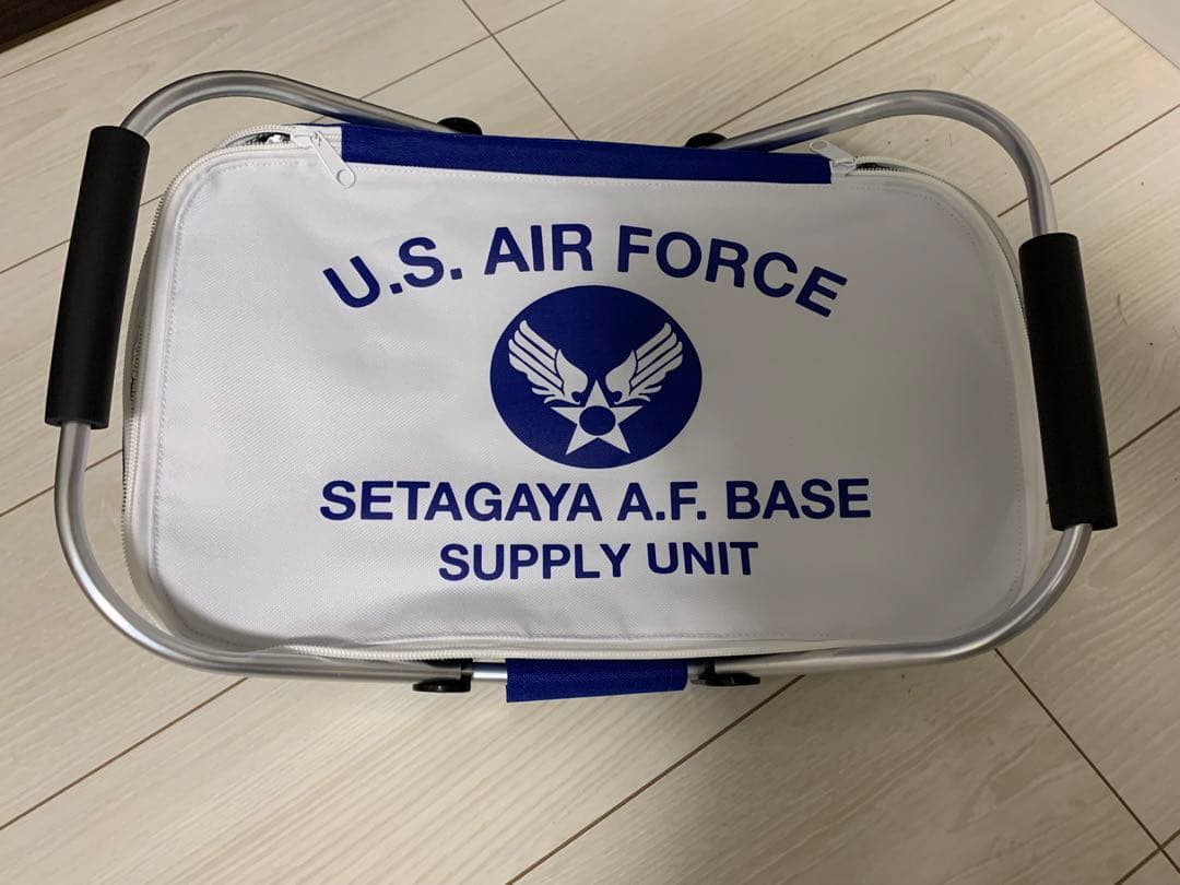 再々値下げ!! 世田谷ベース正式装備品バスケットと牛豚貯金箱セット