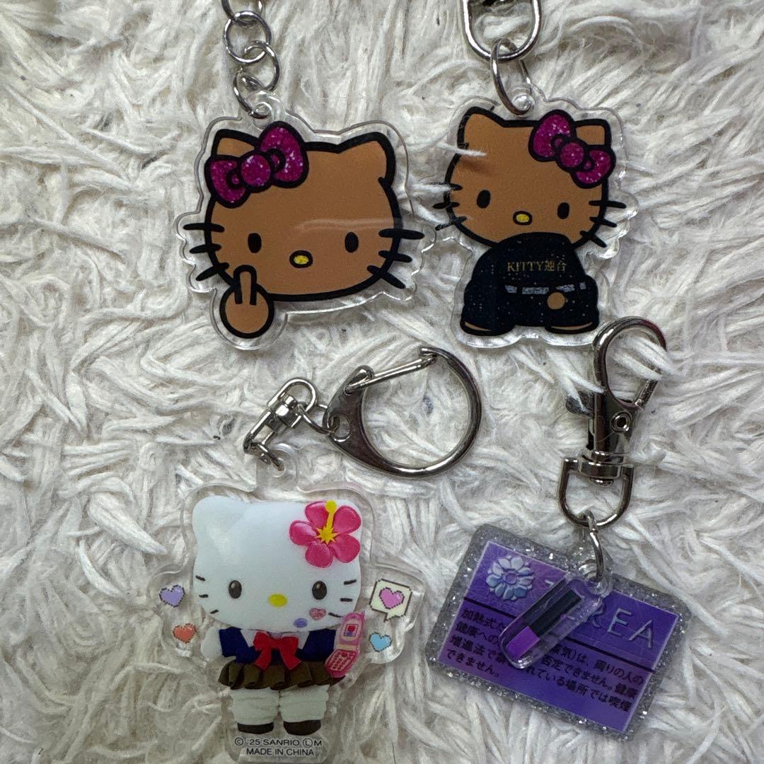 キティちゃん・iQOSアクリルキーホルダーセット - メルカリ