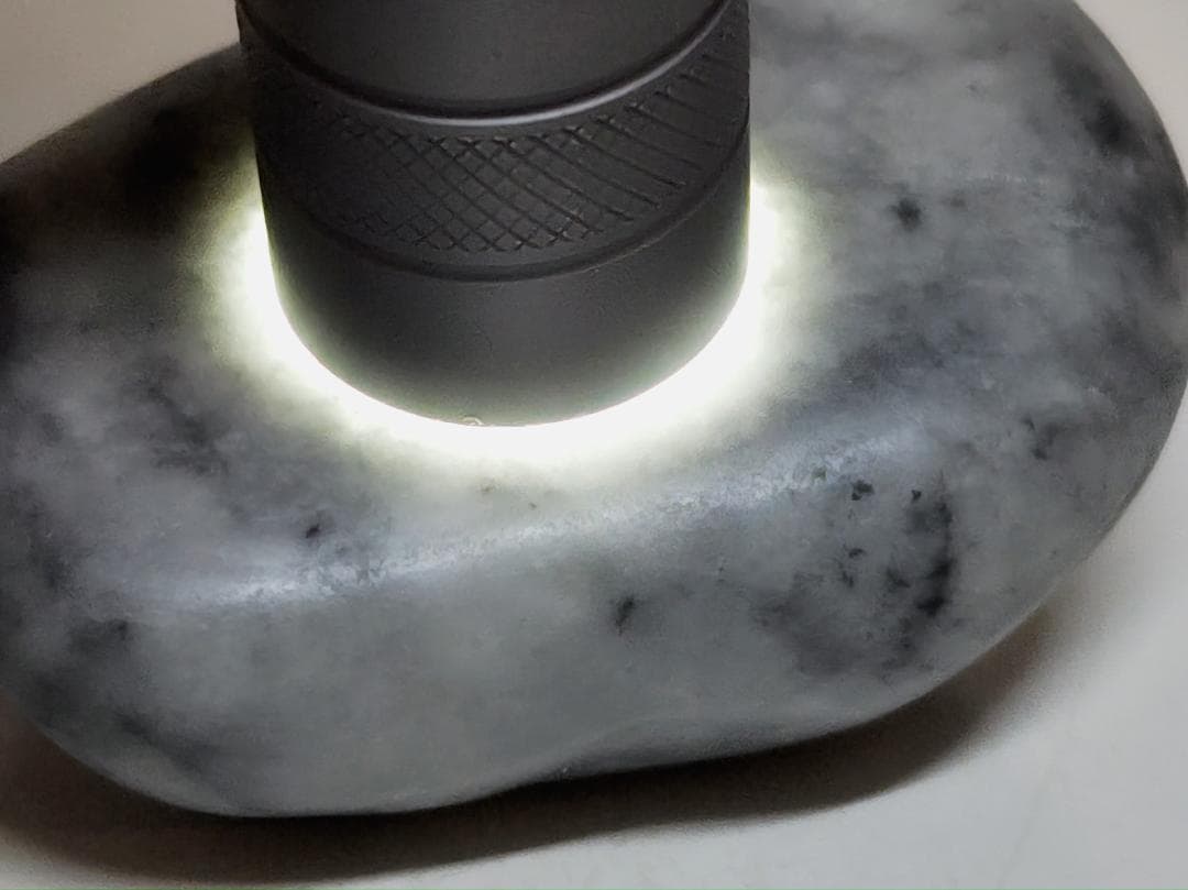 糸魚川54 翡翠 142g ヒスイ 原石 鑑賞石 自然石 誕生石 鉱物 鉱石