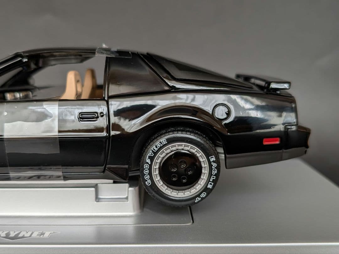 ナイトライダー K.I.T.T キット 1/18 音声／スキャナーユニット内蔵