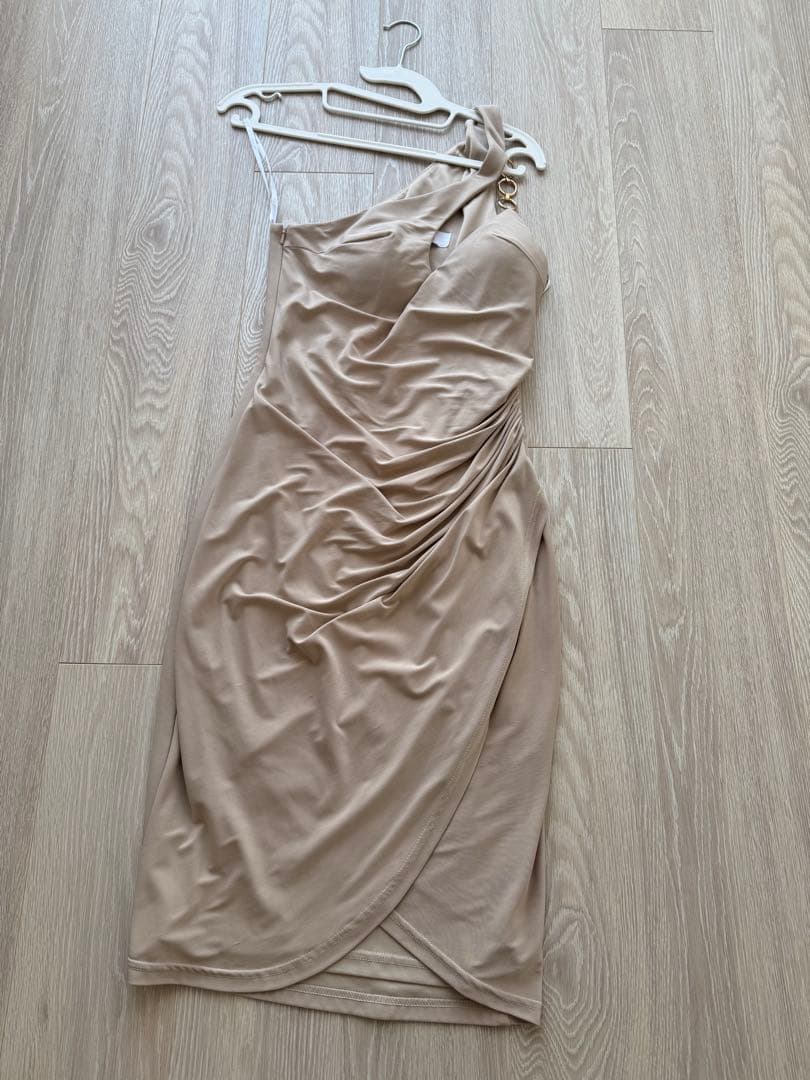 Veauttヴュートワンショルダー ベージュドレス