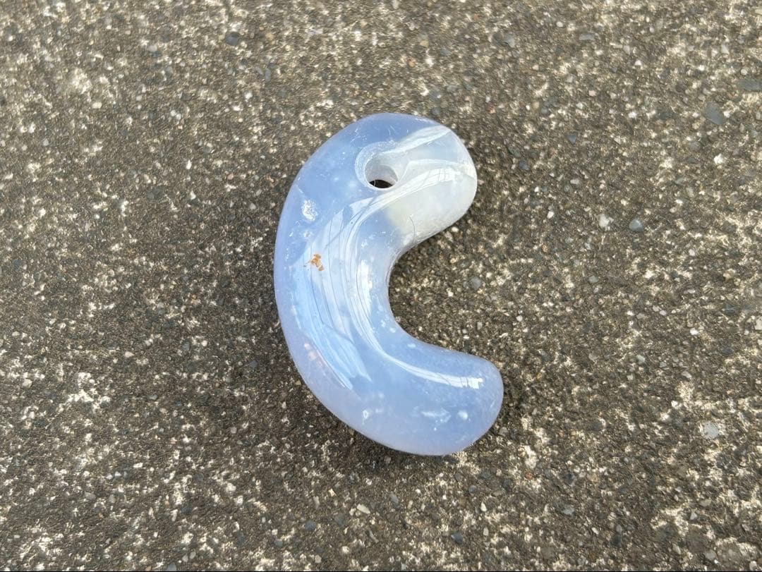 青森産青メノウ勾玉錦石