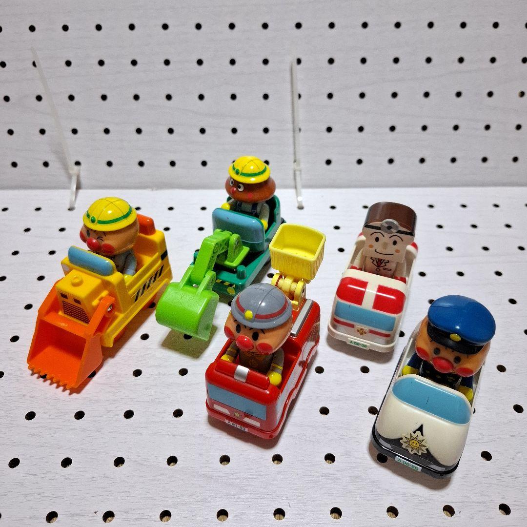 アンパンマンはたらく車　6台&連結小物入れ