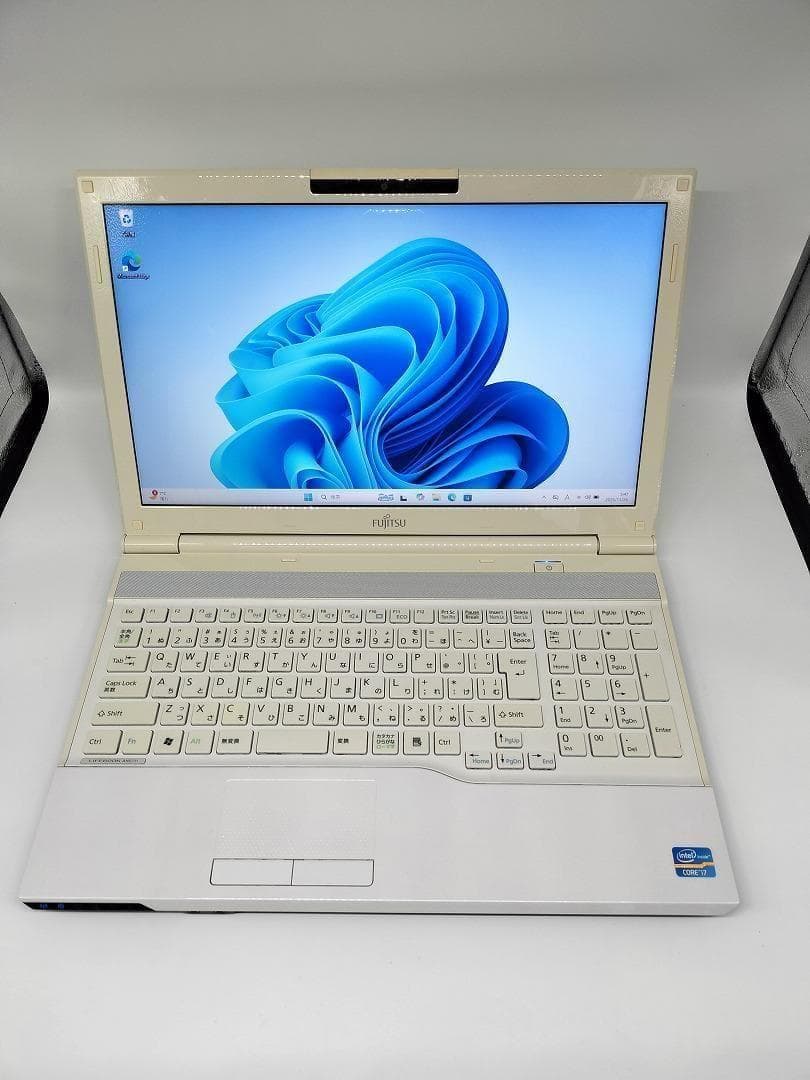 FUJITSU】爆速Core i7/新品SSD256GBノートパソコン C11 - メルカリ