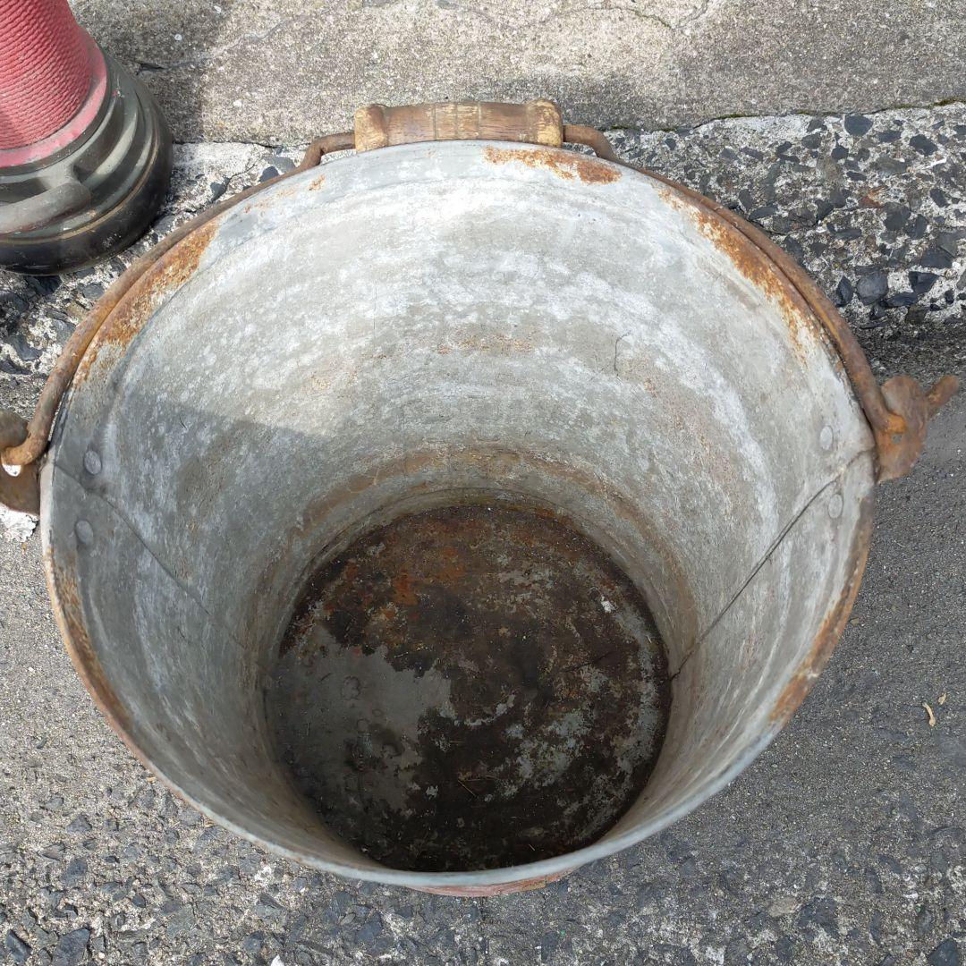 昭和レトロ・消防ホース口・消火栓ノズル・インテリア・ブリキバケツ