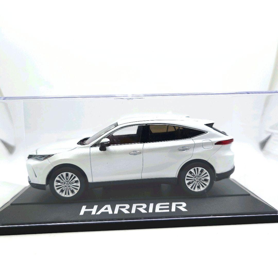 新型ハリアー　 ミニカー ホワイトパールクリスタルシャイン