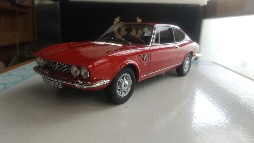 さわさわ　1/18 BoS フィアット ディノ2000クーペ フェラーリ