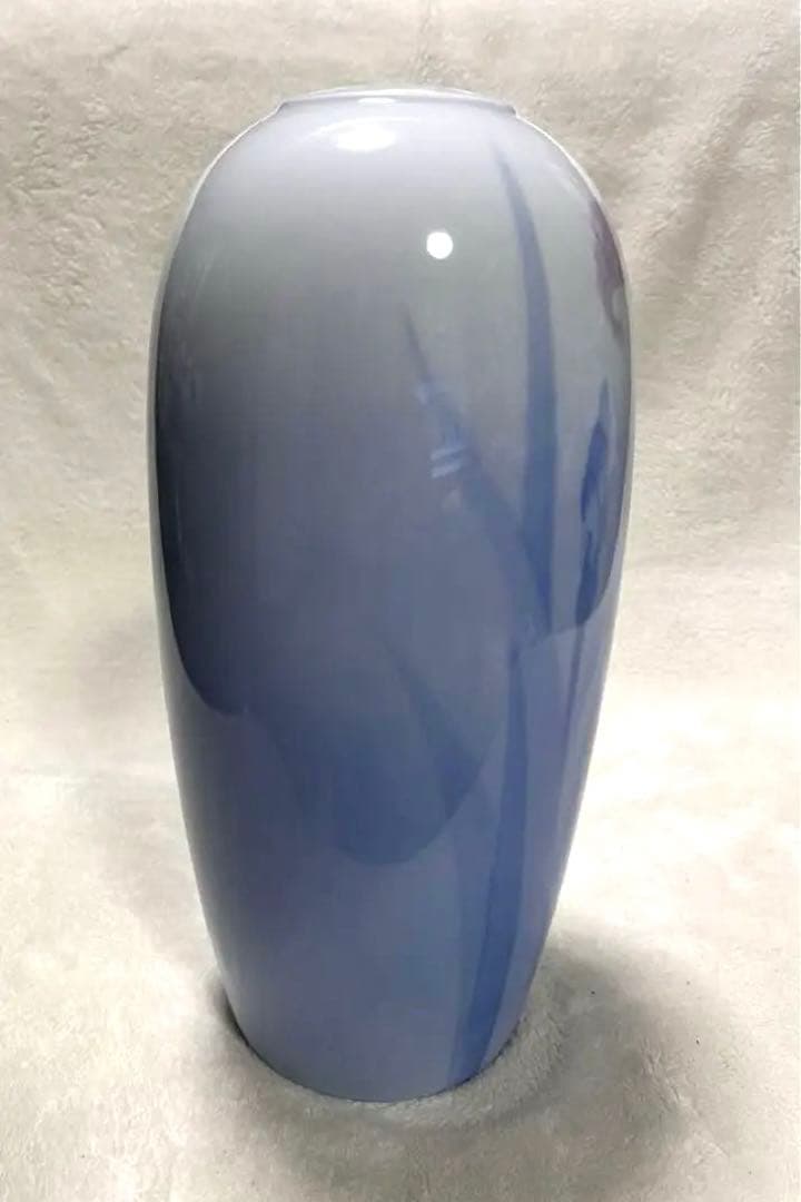 【宮内庁御用達 深川製磁】 《花瓶 官窯染付 菖蒲》 花入 花生 置物 深川製磁