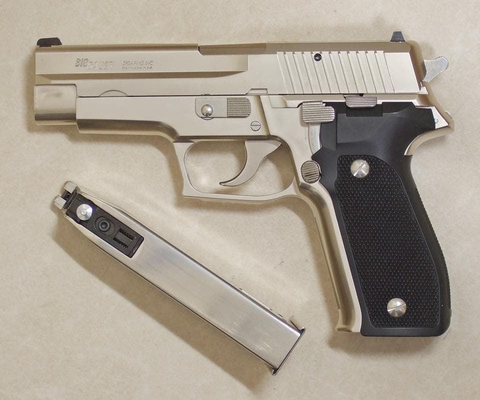 タナカ　SIG P226 美品 シルバーメッキ ブローバックガスガン