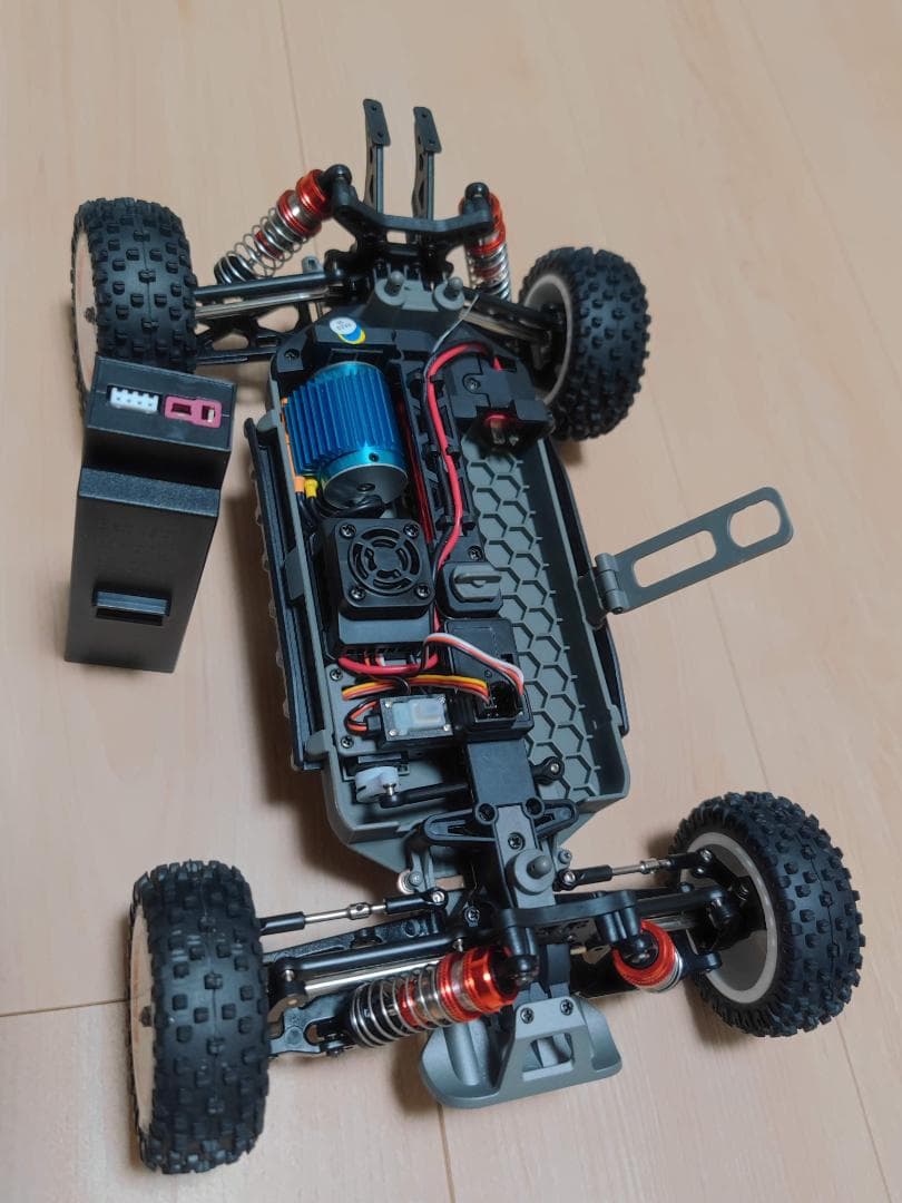 ラジコン WLtoys 124008 v8 1/12スケール