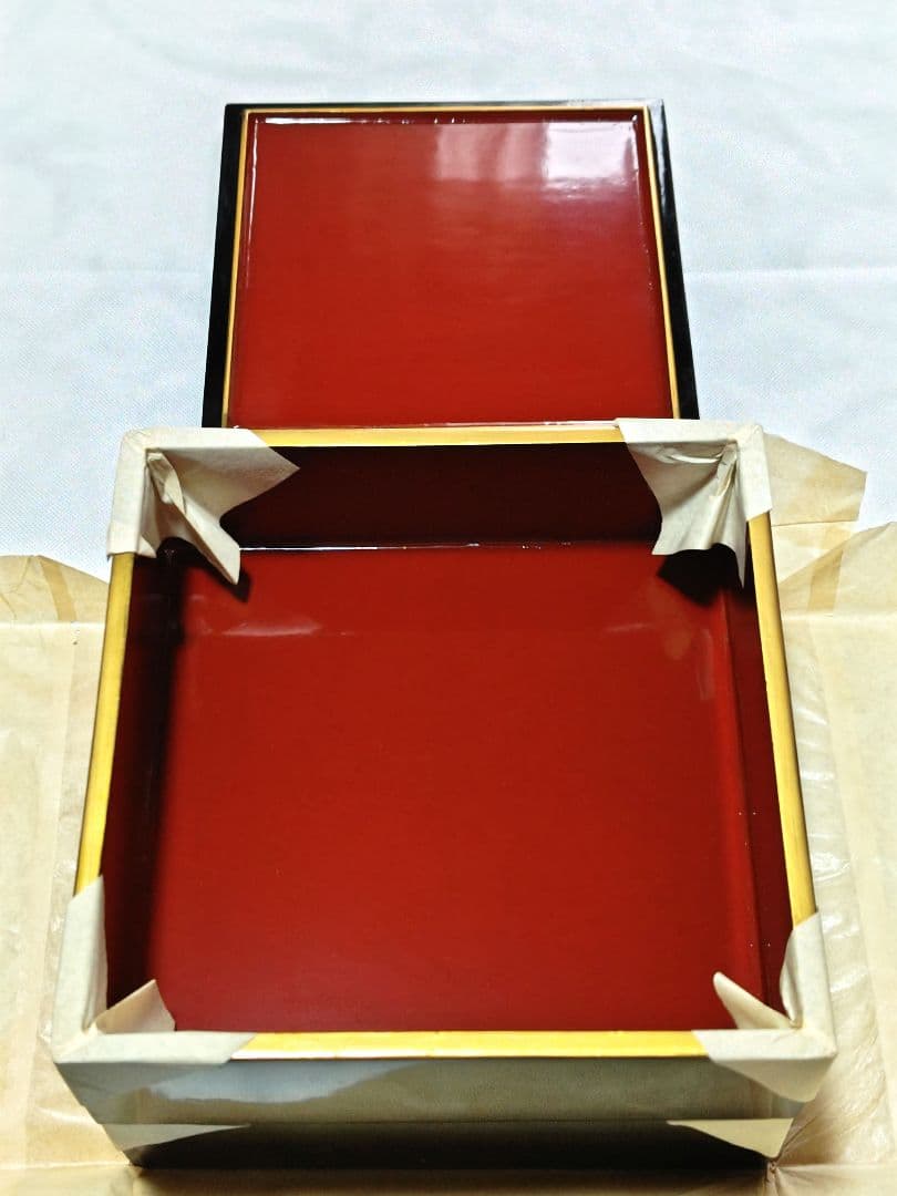 黒赤漆塗り　縁取り金色　2段重箱✕2　木箱入り　天然木