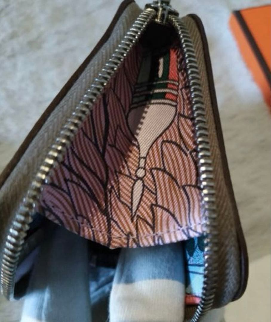 HERMES　エルメス　エトゥープ　アニマポリス　シルクインケース