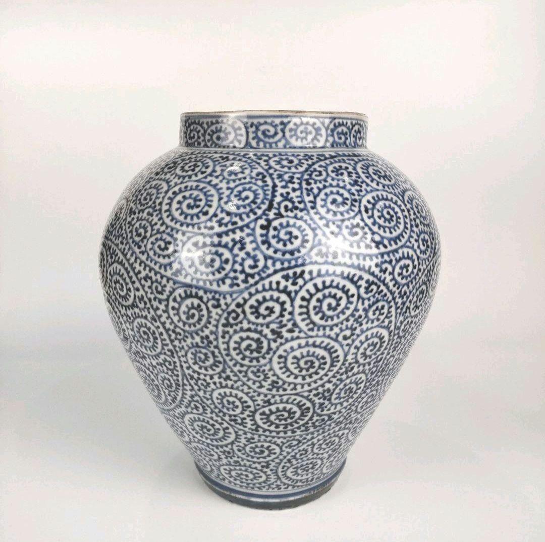 お値下げしました、古伊万里　染付　蛸唐草　沈香壺