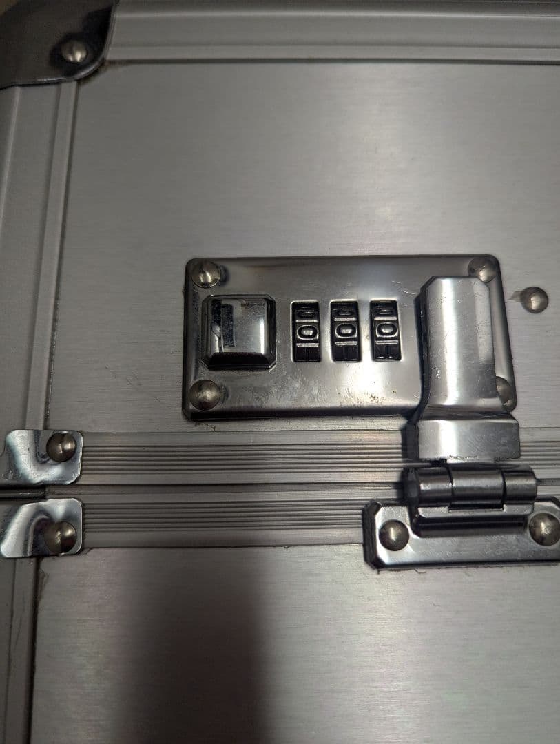 超非売品！タンカレー アルミ製キャリーケース 超非売品！タンカレー